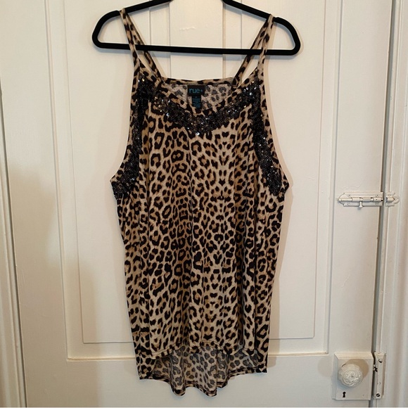 ✨rue 21+ animal print sequin detail top✨ - Picture 1 of 4
